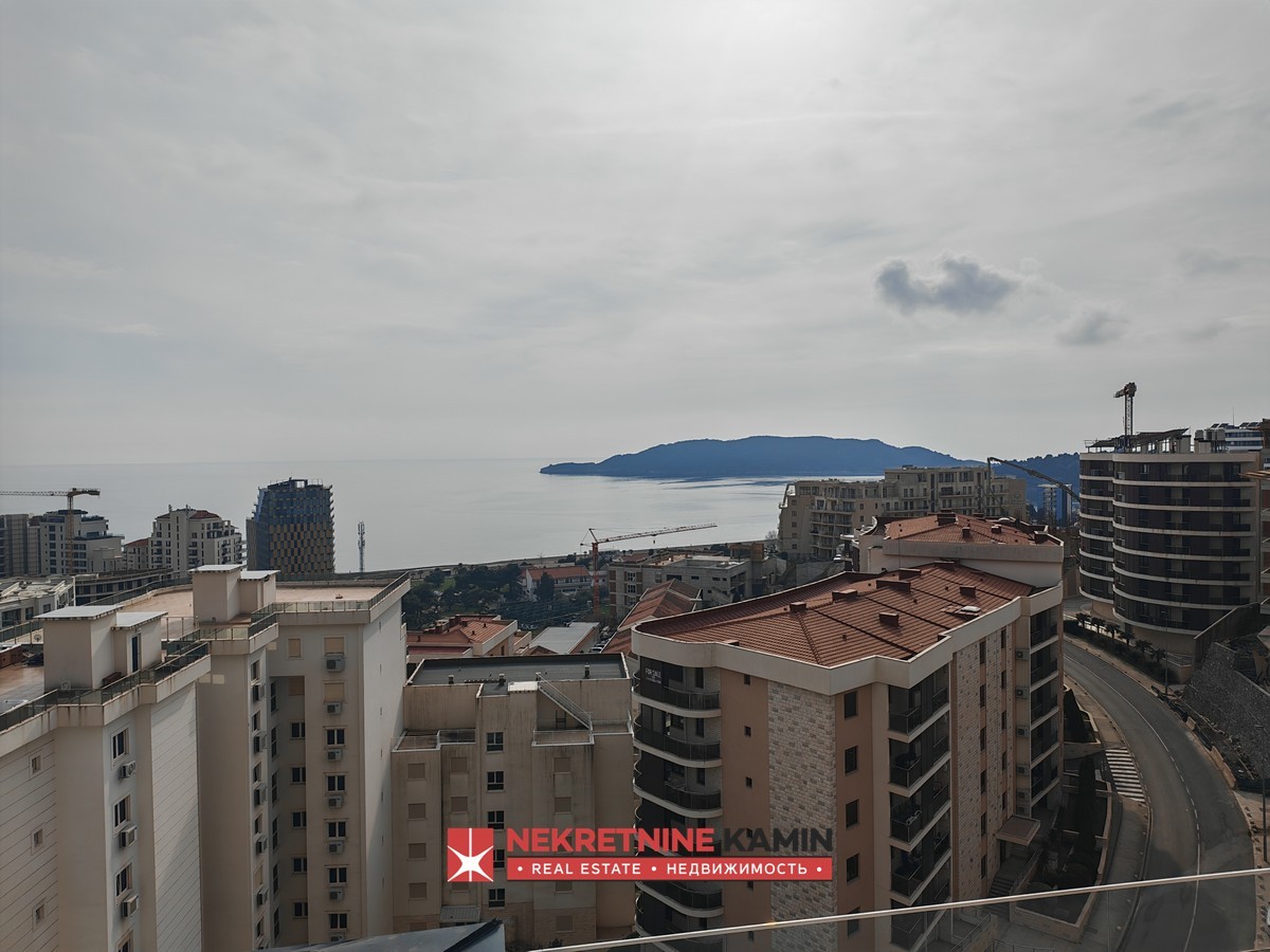 New-Build One-Bedroom Apartment with Roof Terrace and Sea View, Bečići